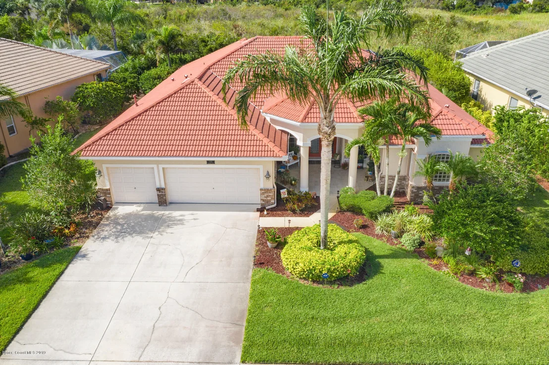 Photo of 824 Chatsworth Drive