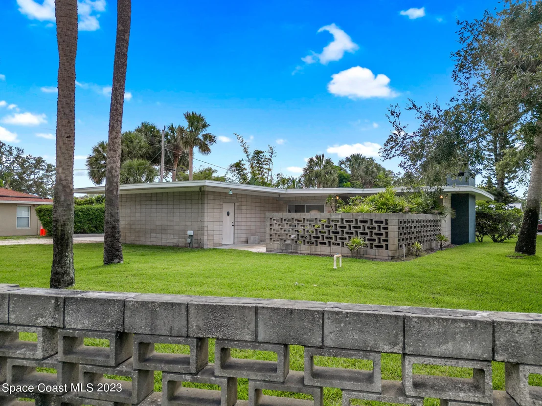Photo of 598 Seabreeze Drive