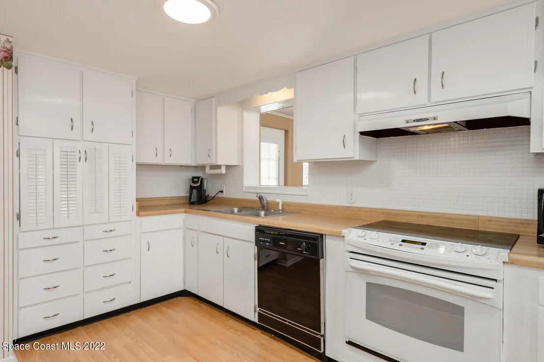 Photo of 2205 Lakeview Drive