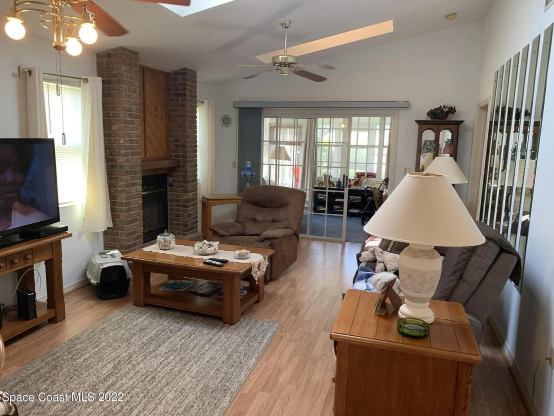 Photo of 4088 Twin Oaks Boulevard