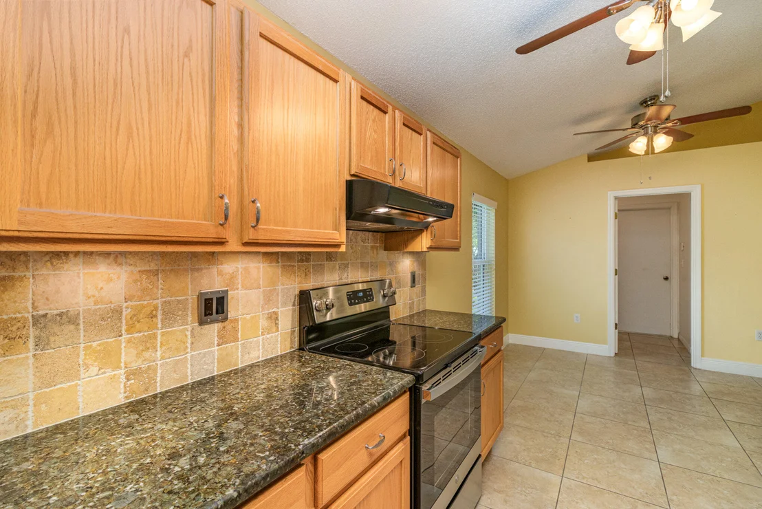 Photo of 1136 White Oak Circle