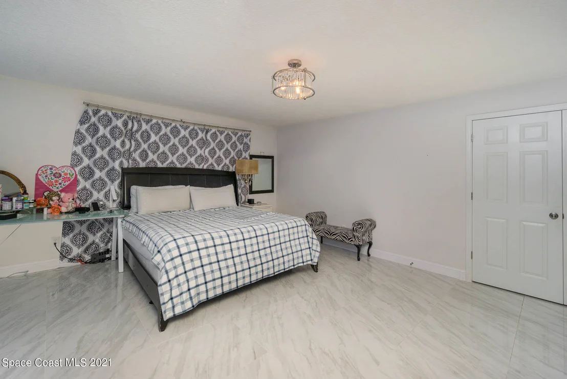 Photo of 975 Waco Boulevard SE