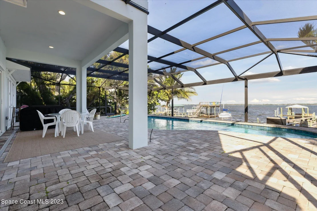 Photo of 3835 Riverside Drive