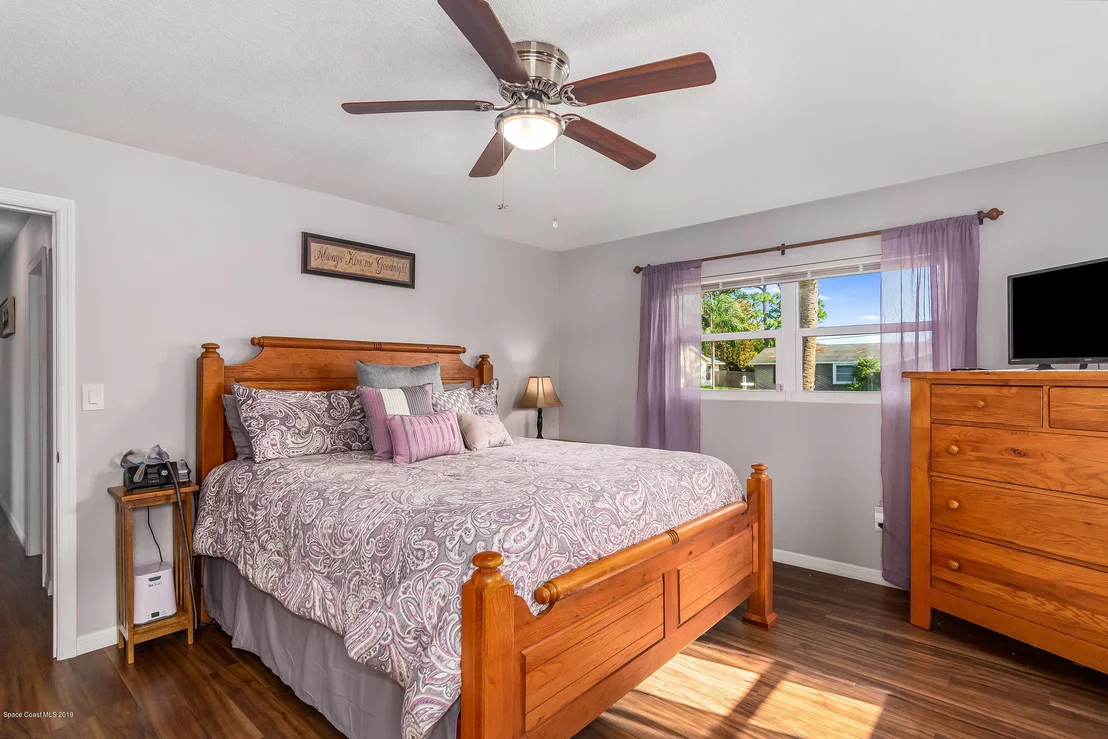Photo of 710 Becker Avenue NE