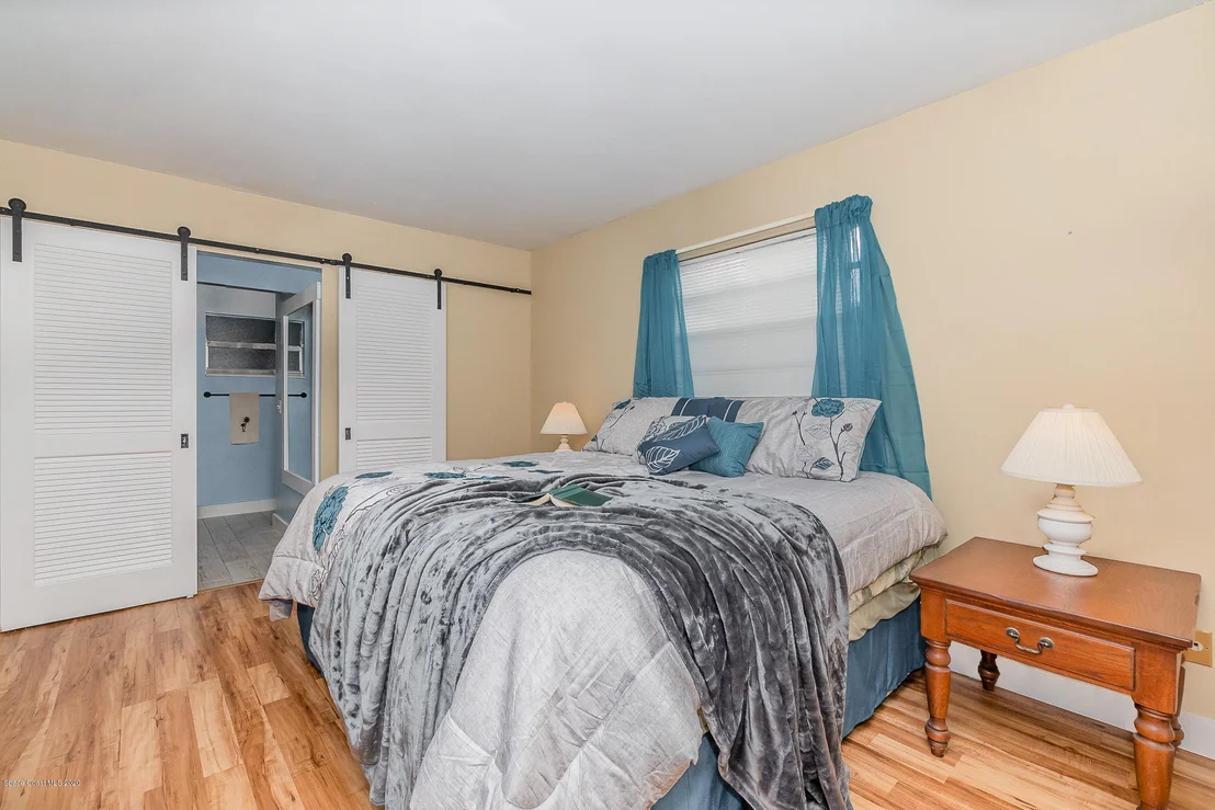 Photo of 2581 Corbusier Drive