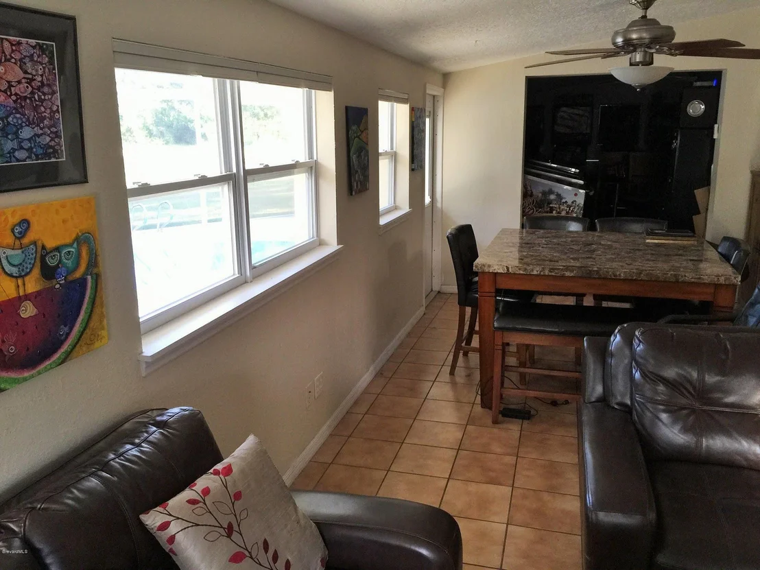 Photo of 385 N Range Road