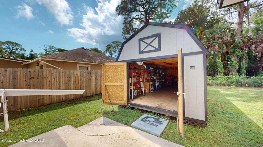 Photo of 1045 Green Road
