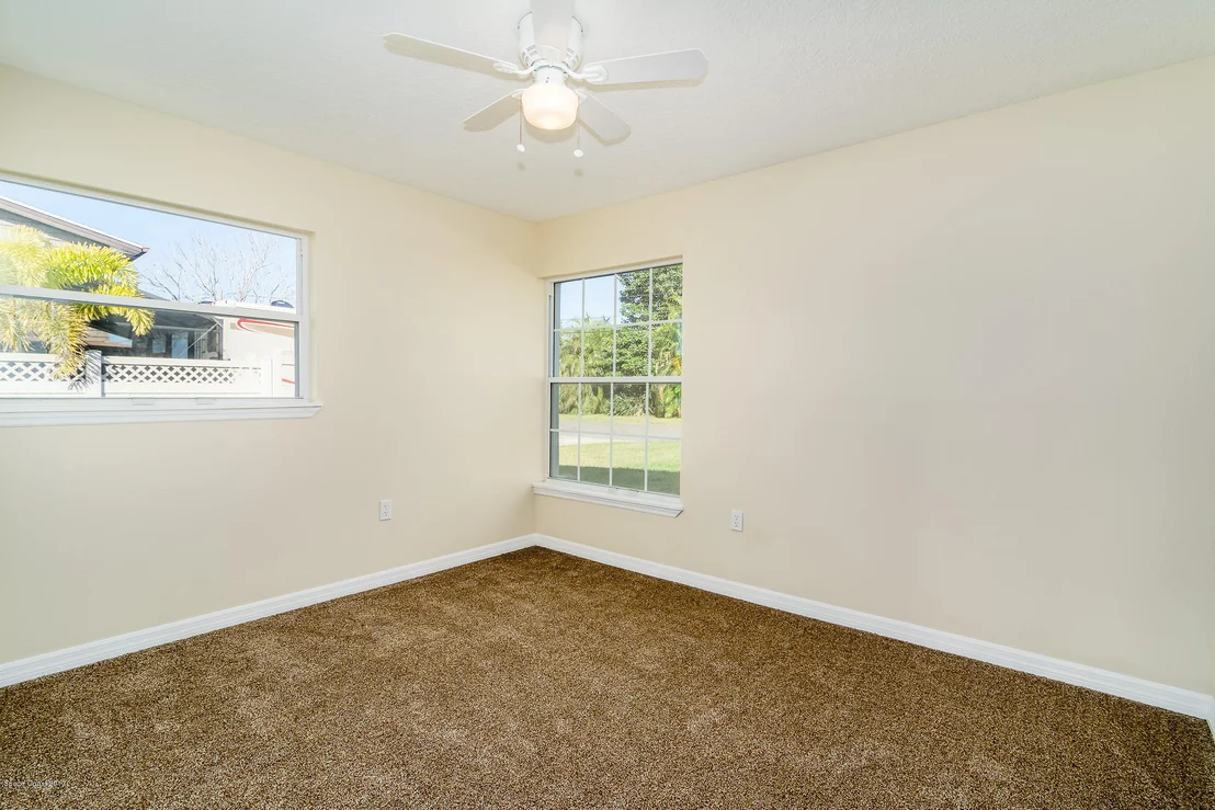 Photo of 830 Heron Road
