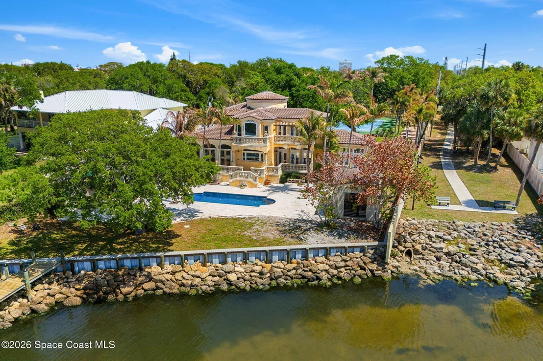 Photo of 1000 N Riverside Drive