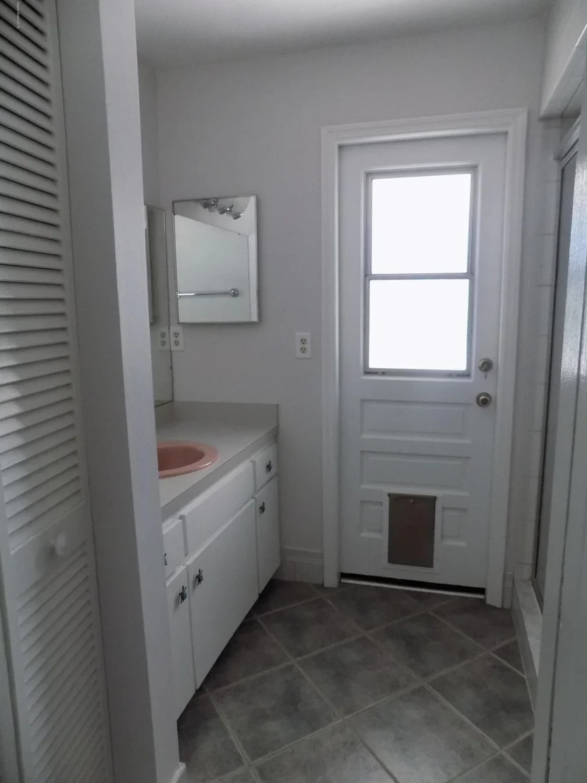 Photo of 970 Bluegrass Lane