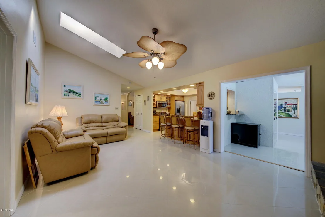 Photo of 1827 S Live Oak Drive