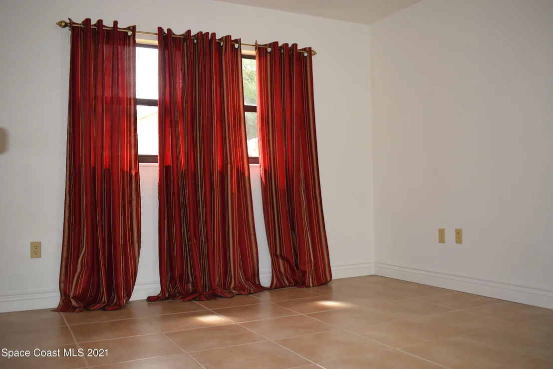 Photo of 895 Jefferson Road