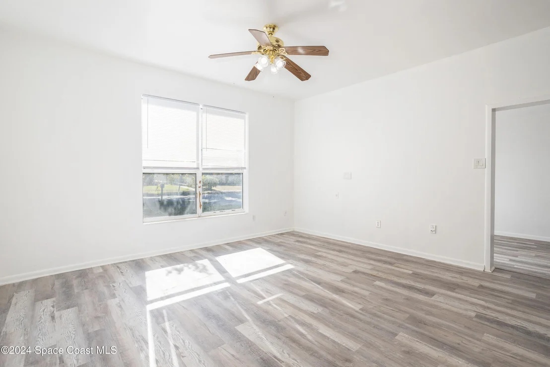 Photo of 1064 Cabot Drive NE