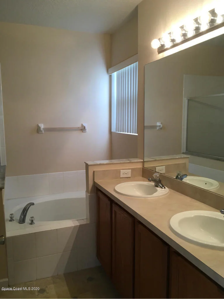 Photo of 422 Cressa Circle