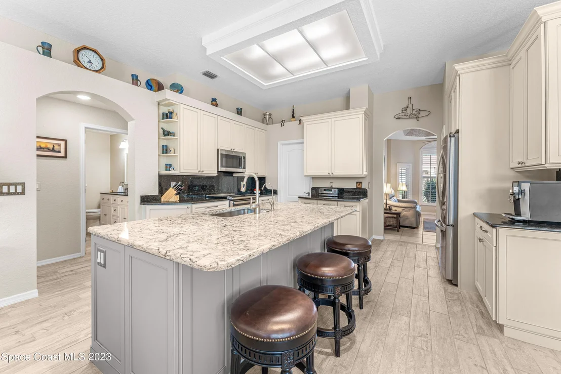 Photo of 665 Carriage Hill Road