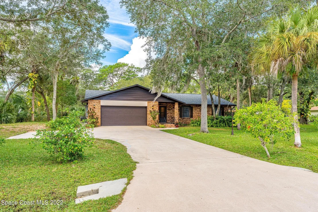 Photo of 1807 Live Oak Drive N