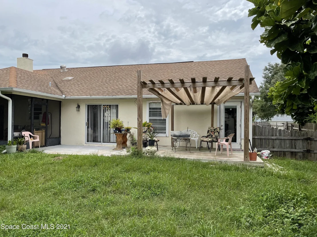 Photo of 751 Becker Avenue NE