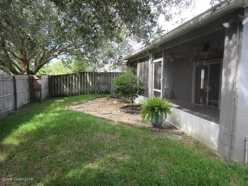 Photo of 1243 White Oak Circle