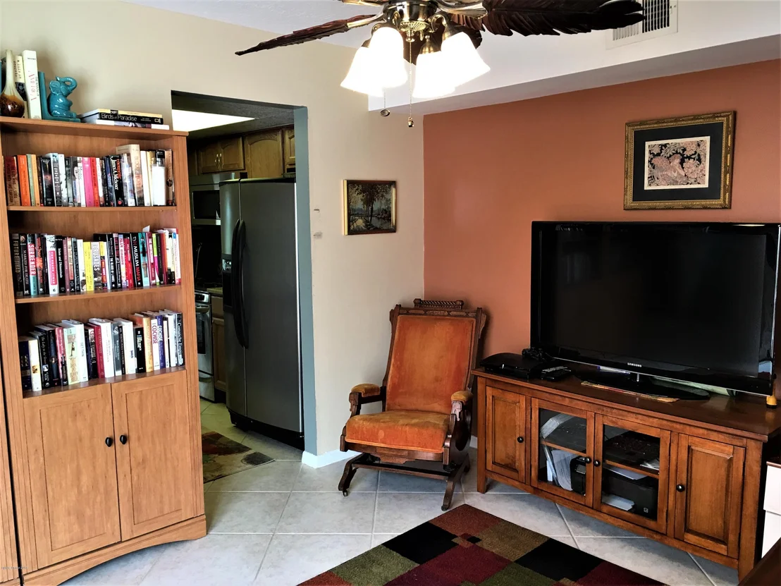 Photo of Unit 613 at 287 Current Drive