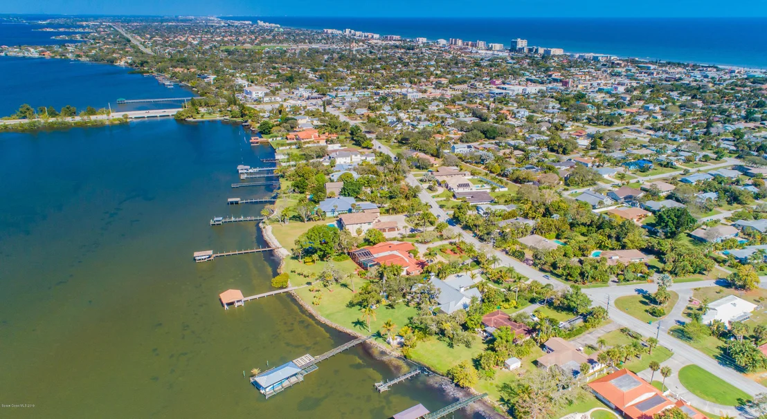 Photo of 800 S Riverside Drive