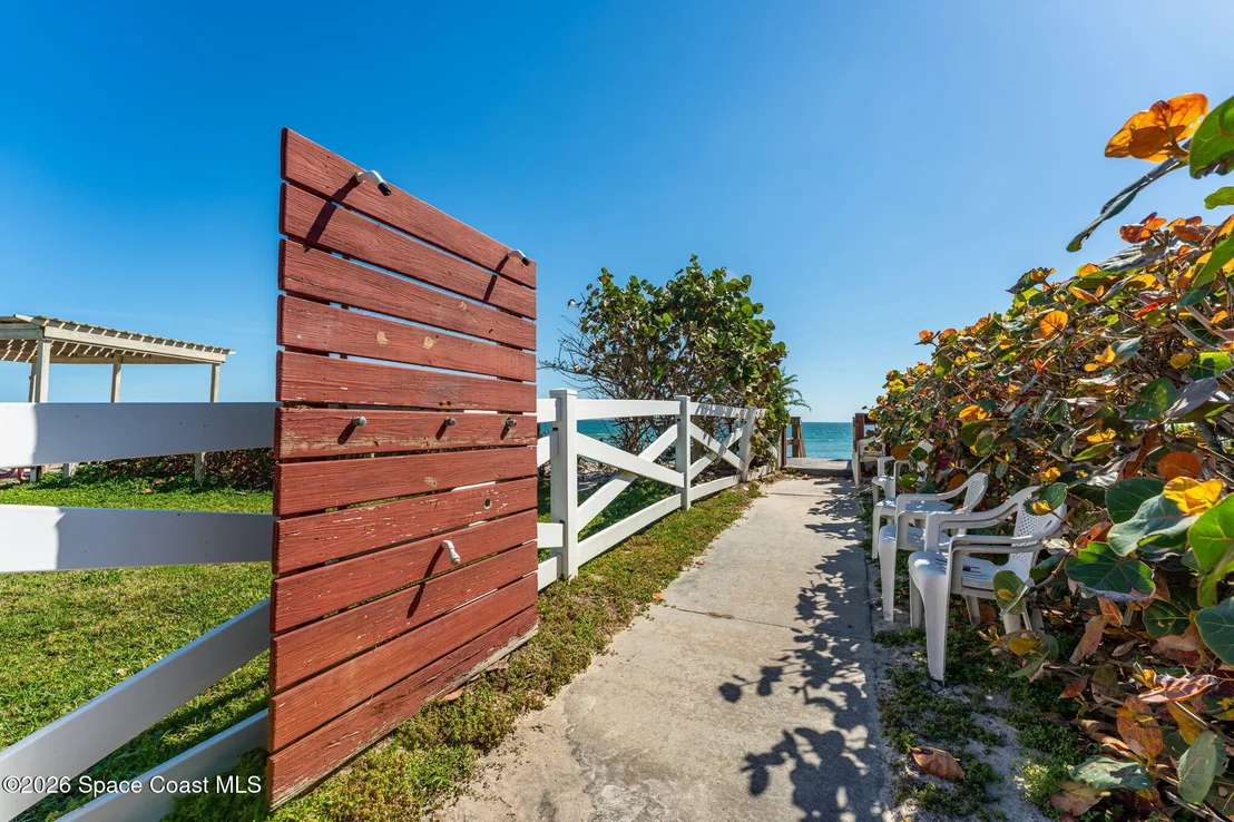Photo of 327 Island Drive