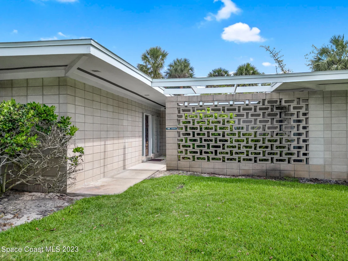 Photo of 598 Seabreeze Drive