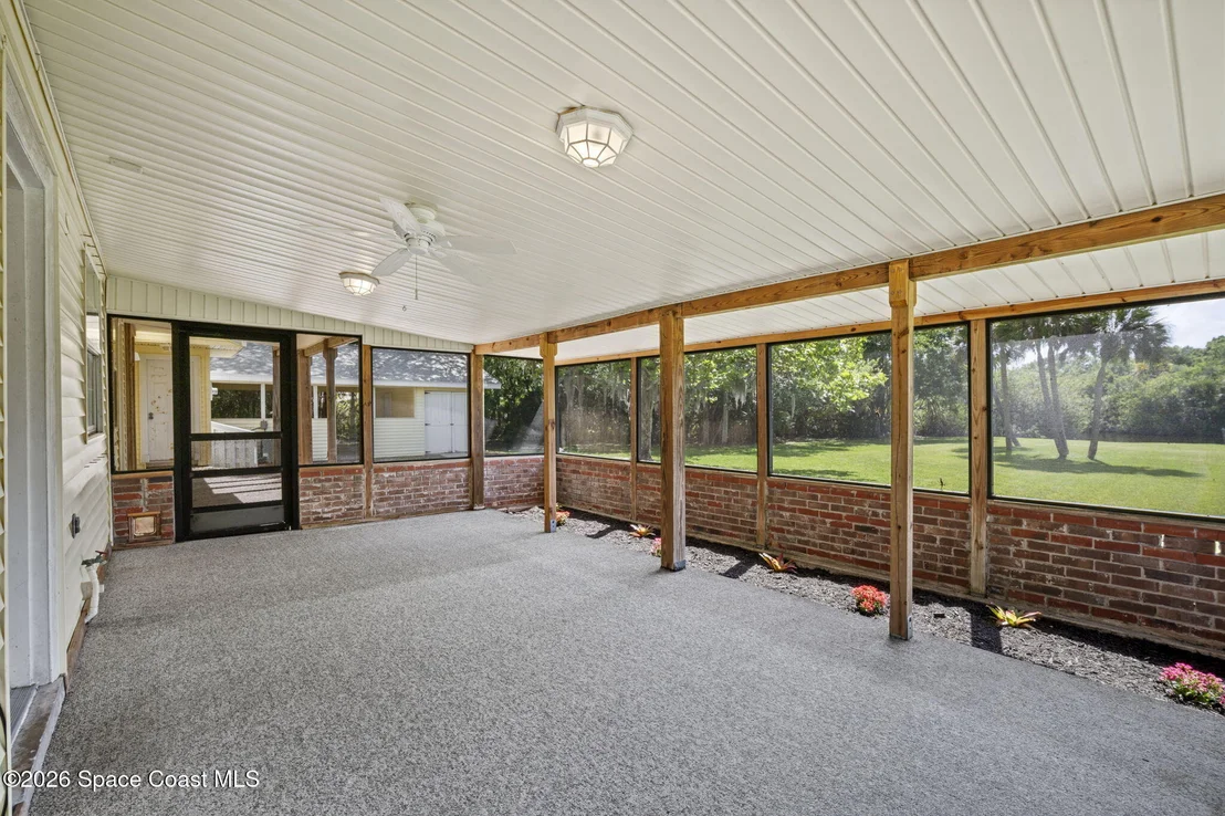 Photo of 945 Bluegrass Lane