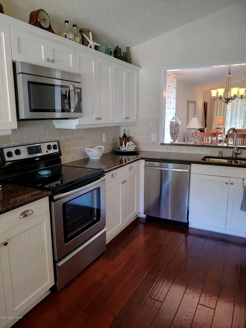 Photo of 3933 Saint Armens Circle