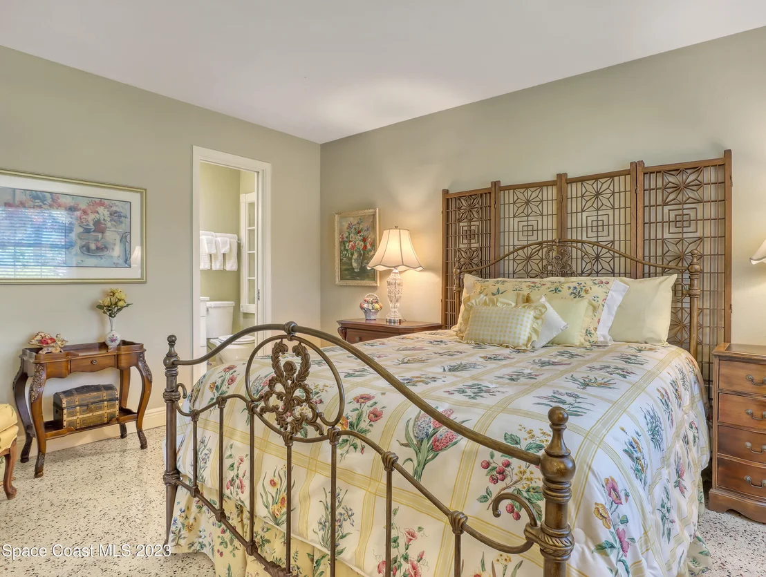 Photo of 972 W Whitmire Drive