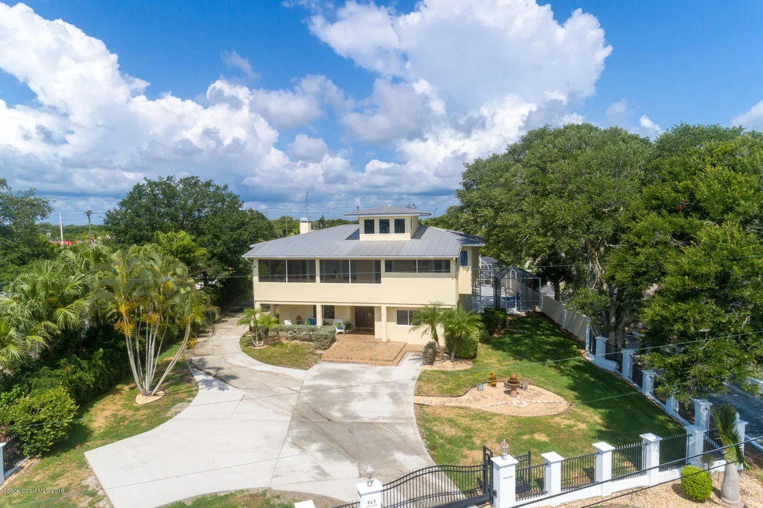 Photo of 865 N Indian River Drive N