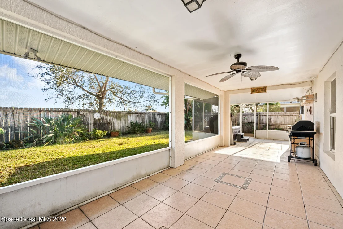 Photo of 1111 White Oak Circle