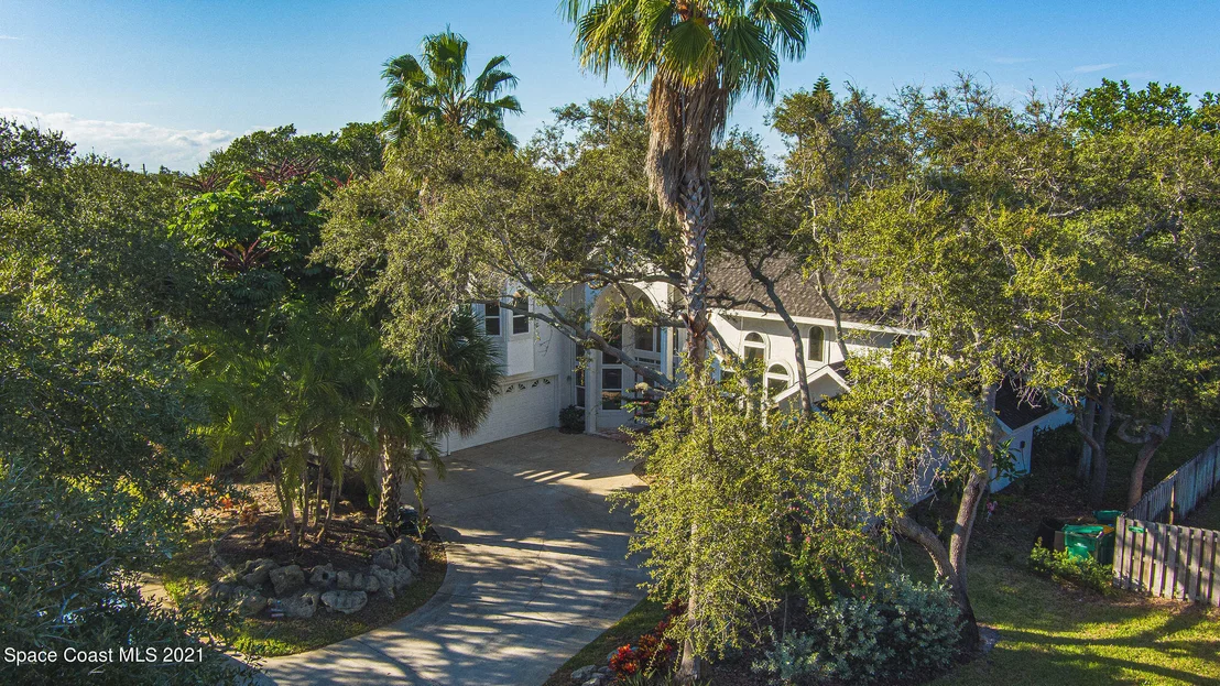 Photo of 472 Peregrine Drive