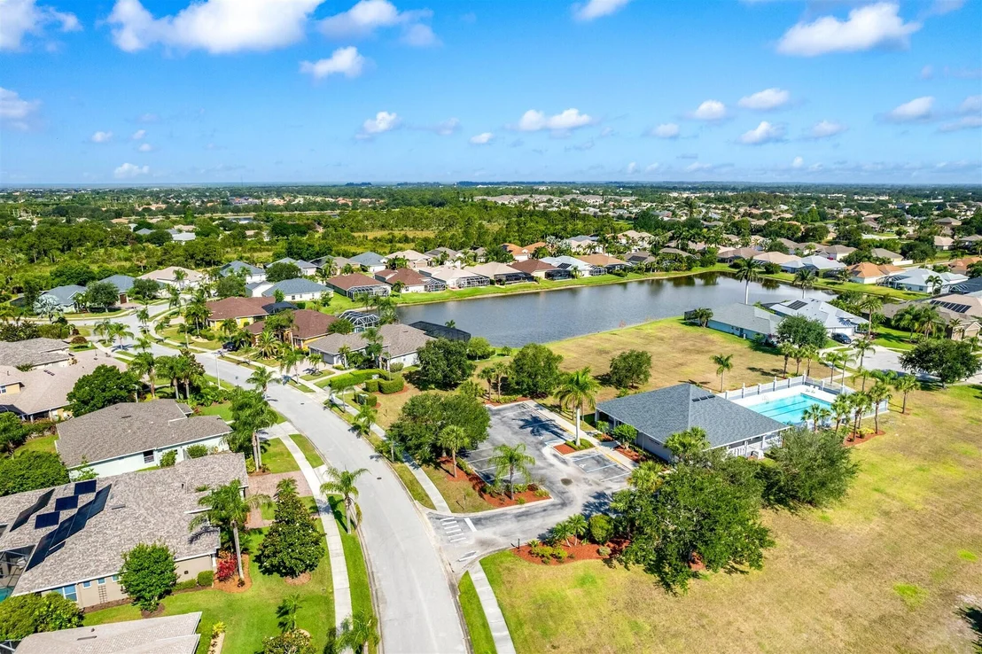 Photo of 1697 E Auburn Lakes Drive N