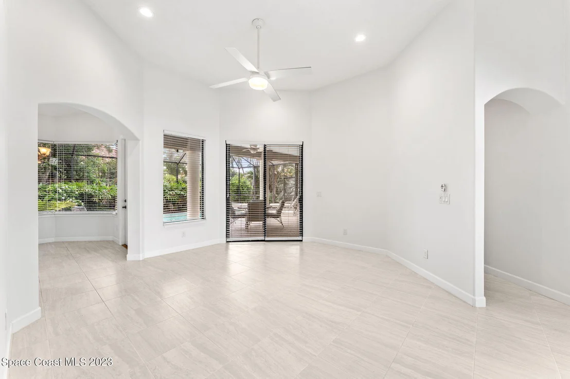 Photo of 423 Flanders Drive