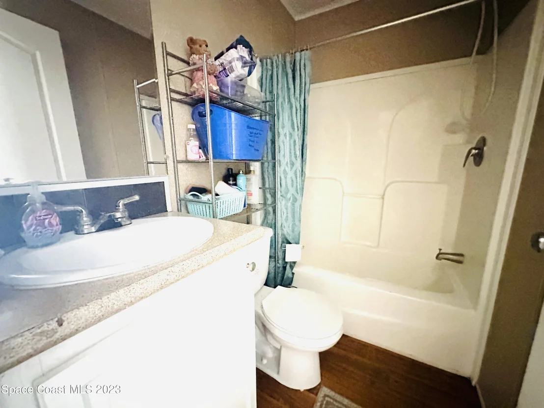 Photo of 393 Ronald Street
