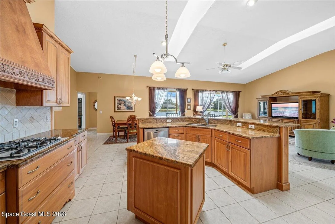 Photo of 369 Lake Victoria Circle