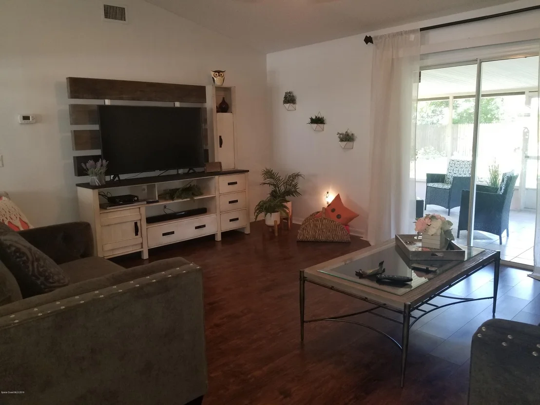 Photo of 5095 Carter Street