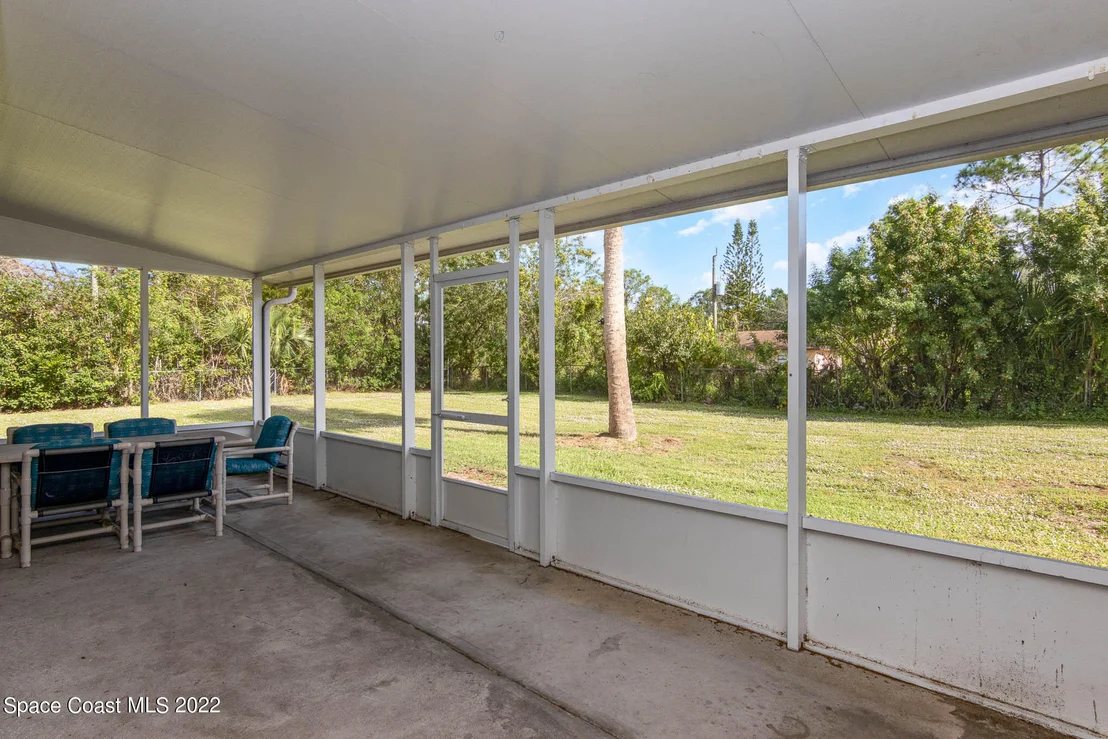 Photo of 1749 Tharp Road SE