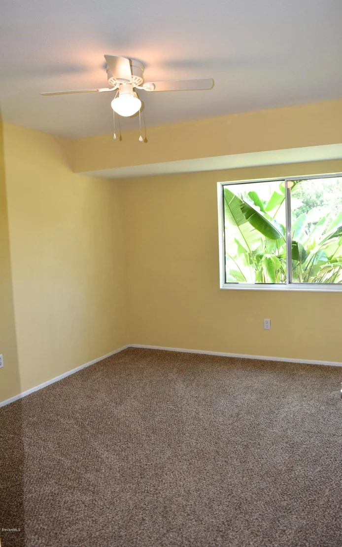 Photo of 881 Riviera Drive NE