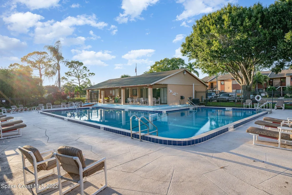 Photo of Unit 921 at 2345 Golf Lake Circle