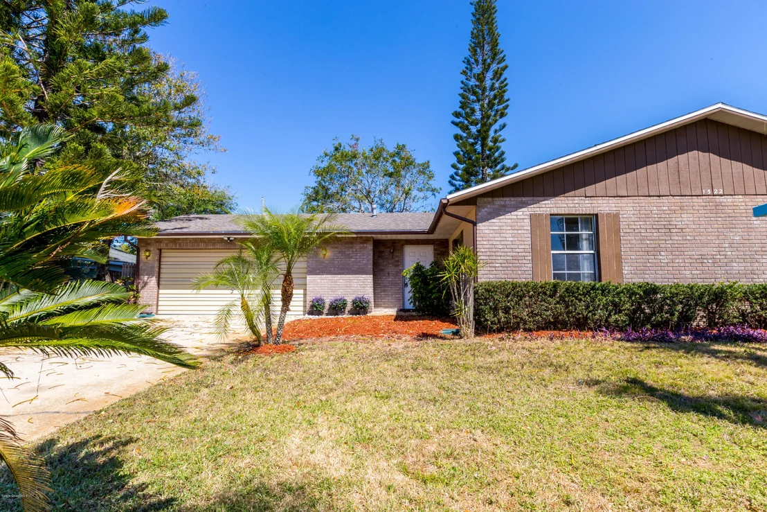 Photo of 1522 Spruce Road