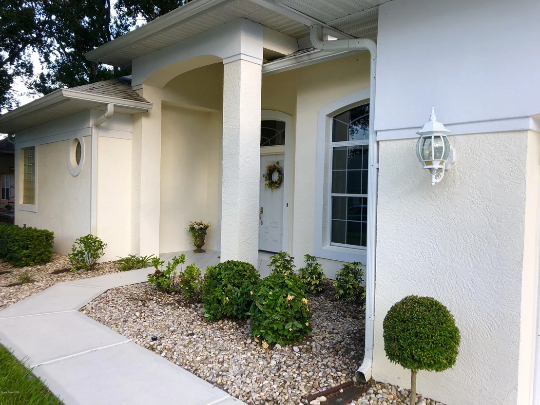 Photo of 975 Whisperpine Drive