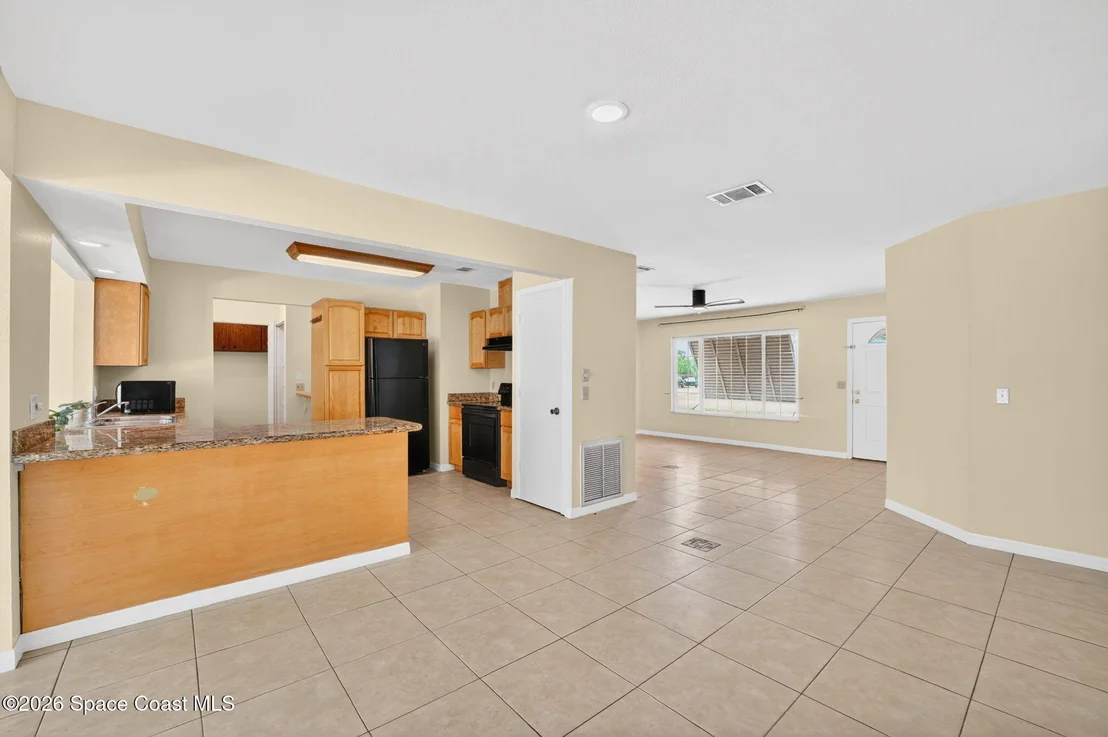 Photo of 1340 Mariposa Drive NE