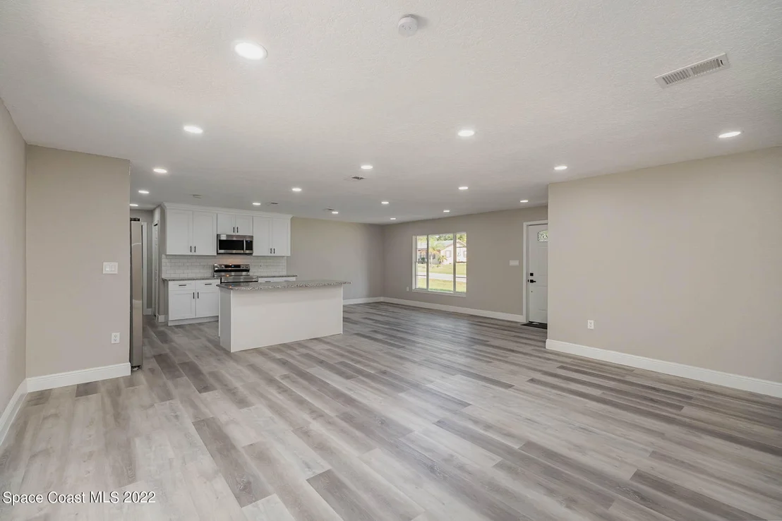 Photo of 5465 Curtis Boulevard