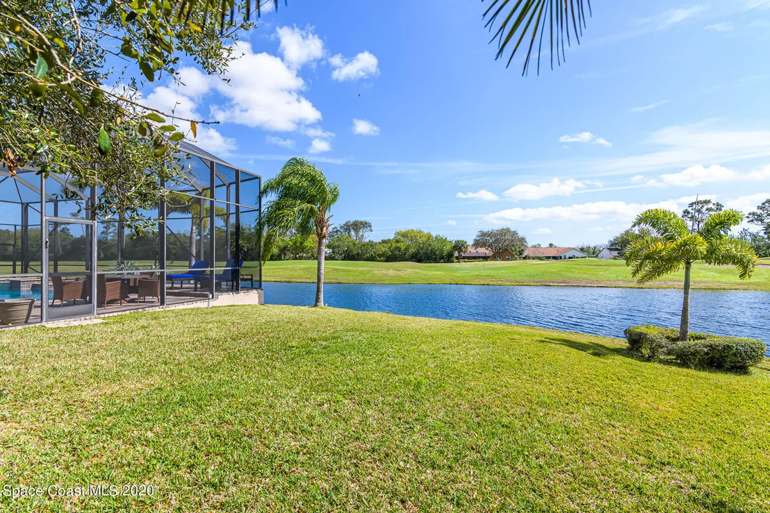 Photo of 975 Chatsworth Drive