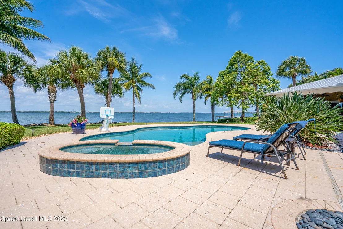 Photo of 437 River View Lane