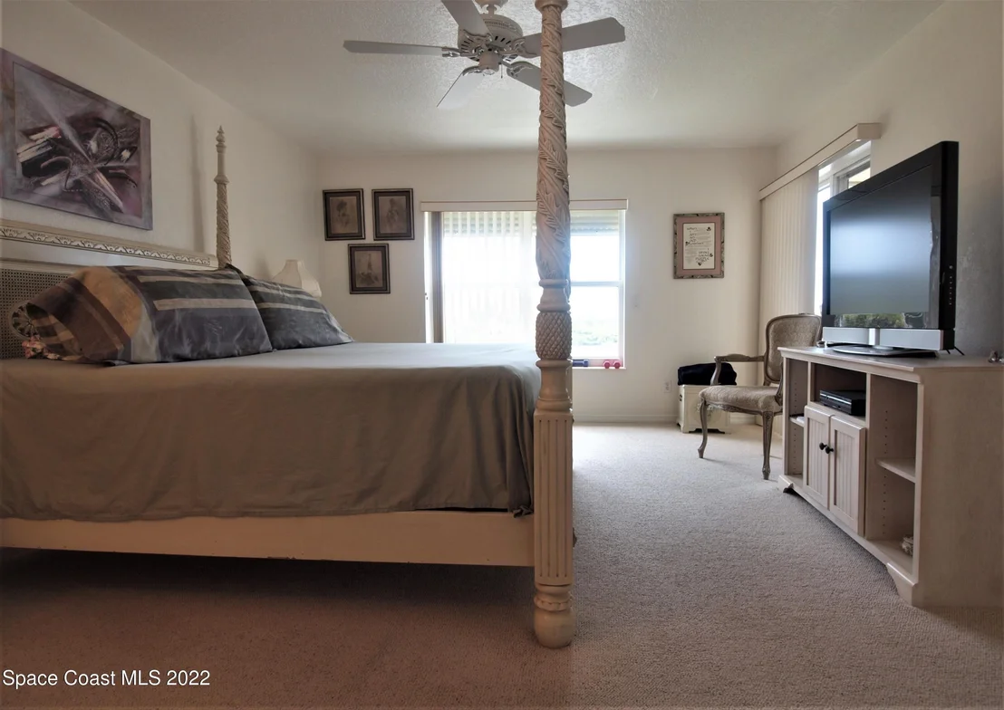 Photo of Unit 302 at 100 Riverside Drive