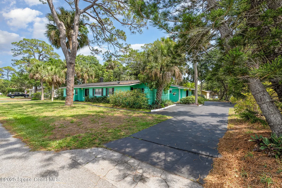 Photo of 445 Pine Boulevard