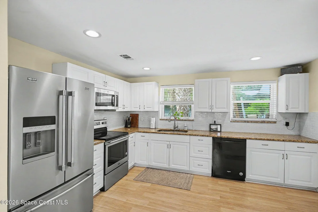 Photo of 2556 1st Avenue NE
