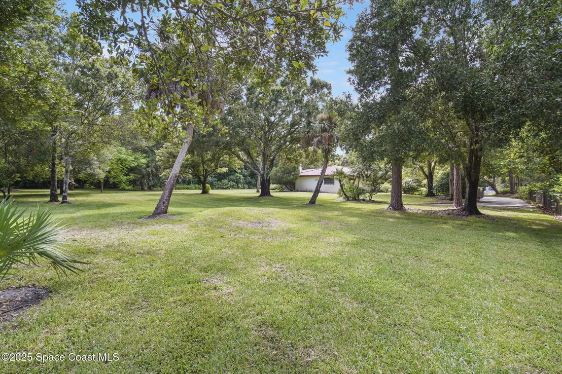 Photo of 1185 Ashlyn Drive